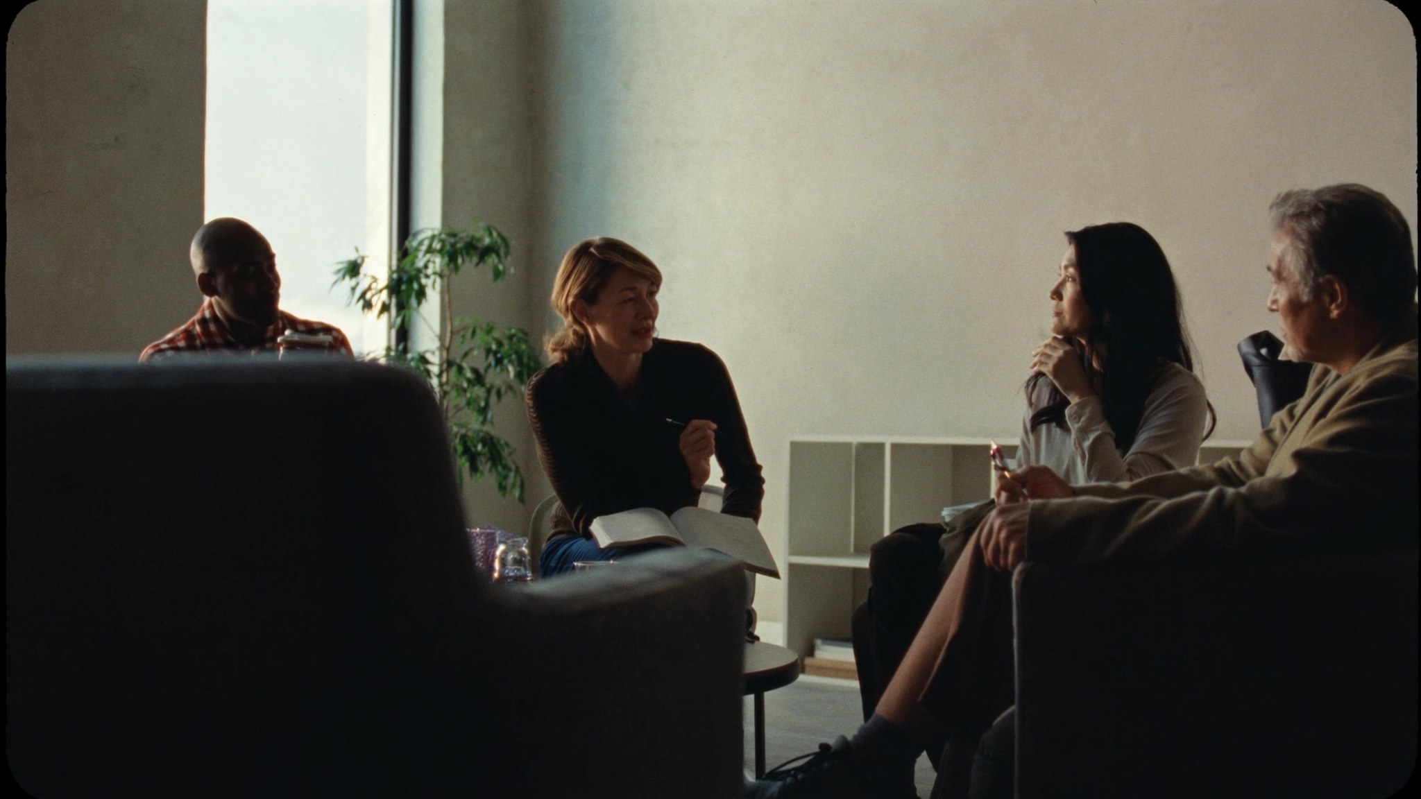 Colleagues in conversation around a table during a working session